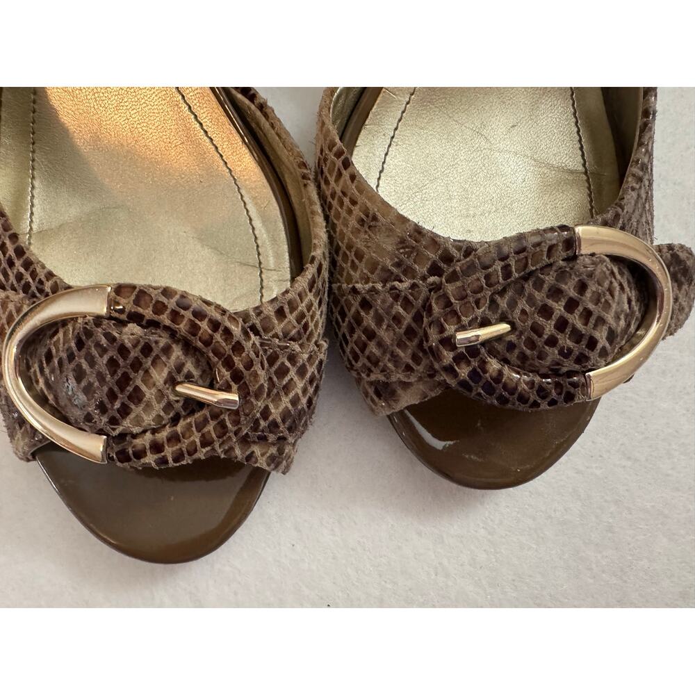 Anne Klein Roselyn 3” Heels Pumps Tan Brown Leather Snakeskin Buckle Peep Toe 9M - Picture 7 of 11